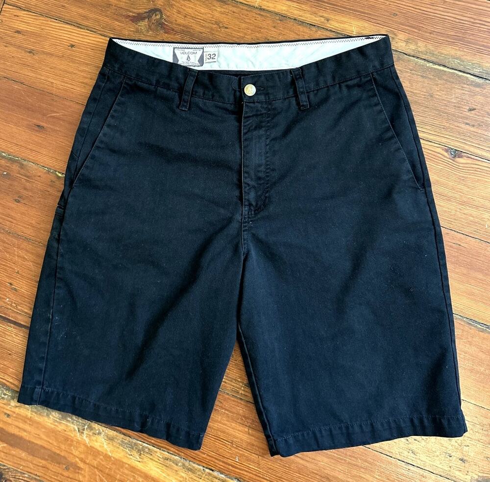 Vintage y2k Black Flat Front Volcom Shorts Men's 32 Skating Skater Surfer